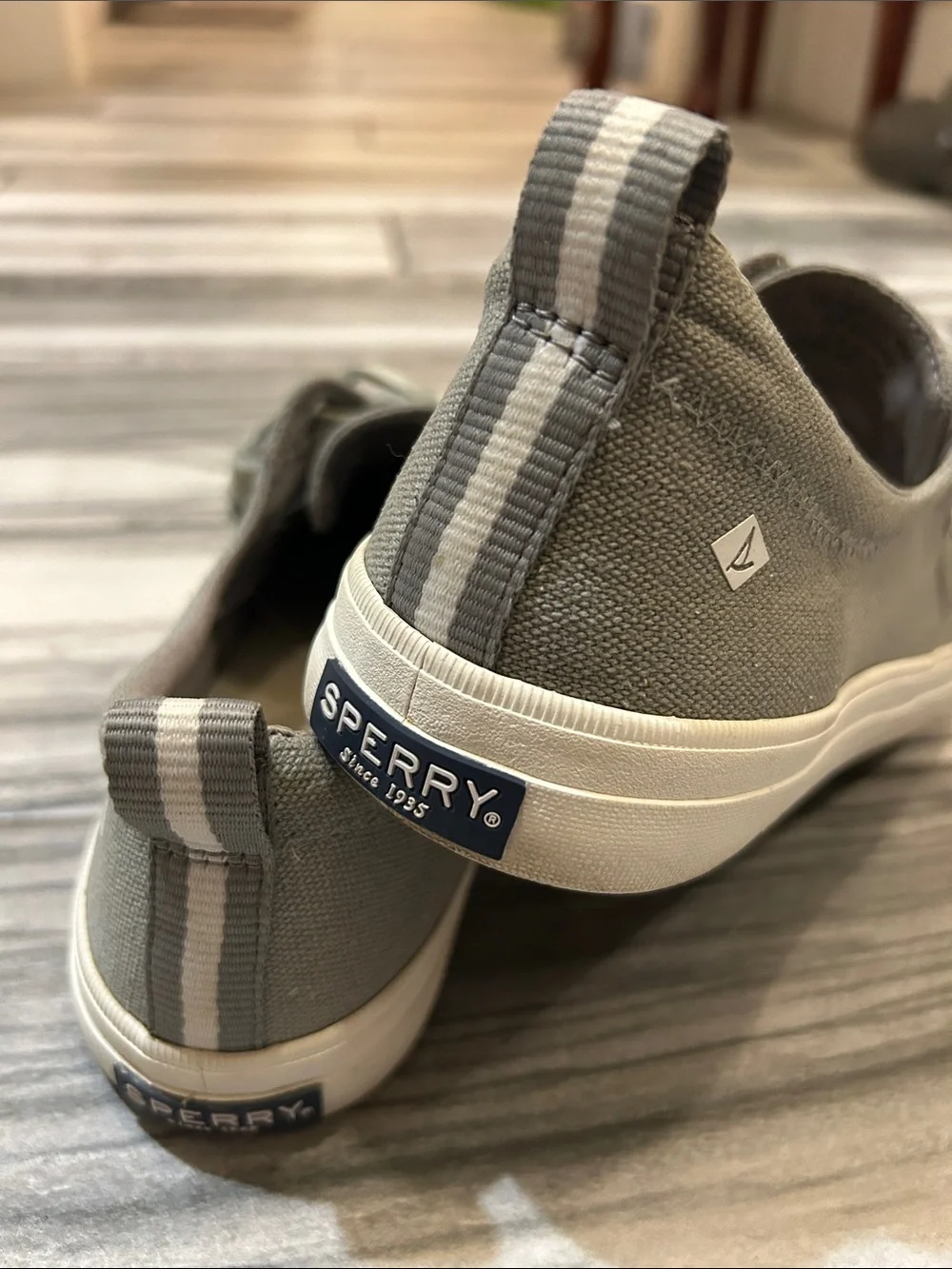 Sperry Women's Gray Crest Vibe Sneakers